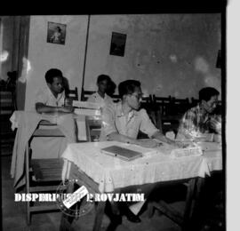 Delegasi dari Universitas Semarang dan Institut Teknologi Surabaya pada kongres ke II Majelis Mah...