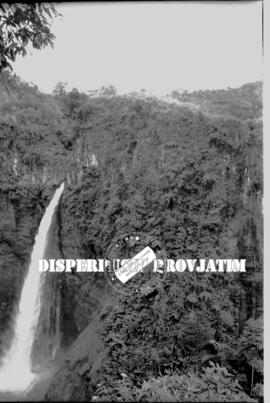 Salah satu air terjun di daerah Pronojiwo Lumajang, 25 – 5 - 1956