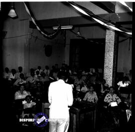 Walikota Surabaya Moestajab memberikan sambutan / pidato dalam peringatan hari kartini di Balai K...