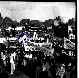 Rapat raksasa kerjasama antara partai-partai, organisasi masa buruh, tani, pemuda, pelajar.mahasi...