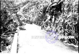 Tebing bebatuan di daerah semeru selatan kecamatan candipuro lumajang, jalan nasional lumajang – ...