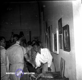 Pameran lukisan dalam peringatan hari kartini di Surabaya, 21 – 4 – 1953