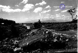 Proyek Neyama dan Karangkates Pengerukan tanah untuk pembangunan dam Tanggal 17 April 1959