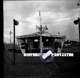 Perspektif stand pameran milik Djawatan Penerangan pada Pekan Raya Surabaya ke – 33, 25 – 8 – 1956