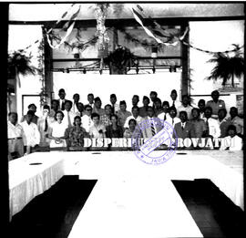 Acara foto bersama para pegawai / pengurus lembaga tourisme cabang malang, 13 – 6 – 1956