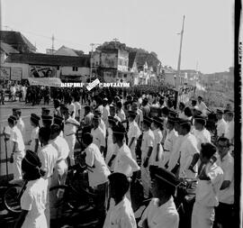 Terlihat barisan barisan Gerwani cabang kotapraja yang ikut dalam pawai peringatan dasawarsa Asia...