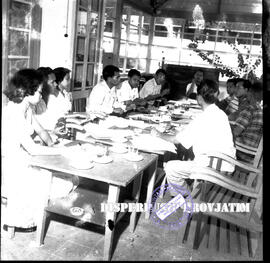 Ramah tamah pada kongres ke II Majelis Mahasiswa Indonesia di Surabaya, 25 – 2 – 1959