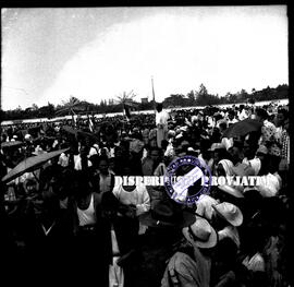 Suasana kerapan sapi di Pamekasan, 7 – 10 – 1956